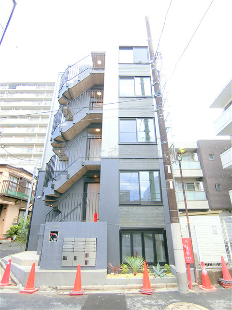Tresor蒲田(トレゾーカマタ)の外観|2023年9月築　RC鉄筋コンクリート造地上4階地下1階建て全部屋角部屋の総戸数10戸
東京都大田区蒲田1丁目　京浜東北線蒲田駅徒歩8分、京急本線京急蒲田駅徒歩14分