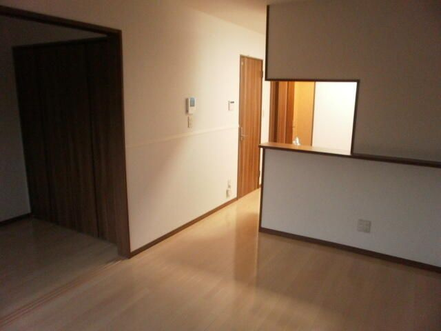 カサヴェルデ弐番館の居間・リビング