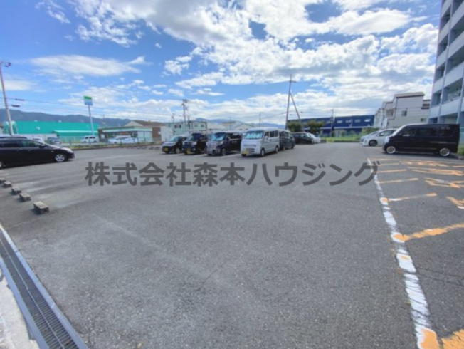 【駐車場】 | 　コーポ小林 | 駐車場に車を止められます
