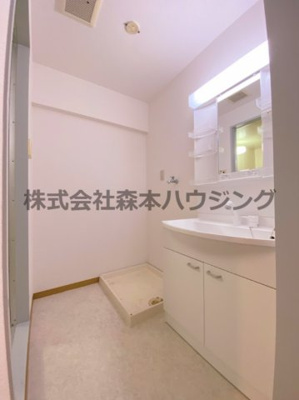 【洗面所】 | 　コーポ小林 | 忙しい朝には欠かせない洗面所です