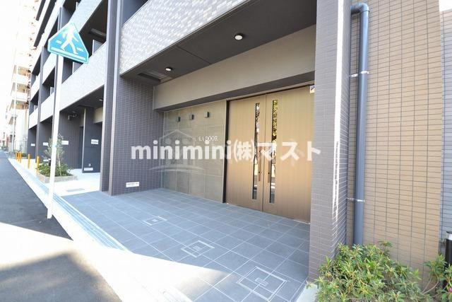 大阪市浪速区下寺３丁目の賃貸マンションのエントランス