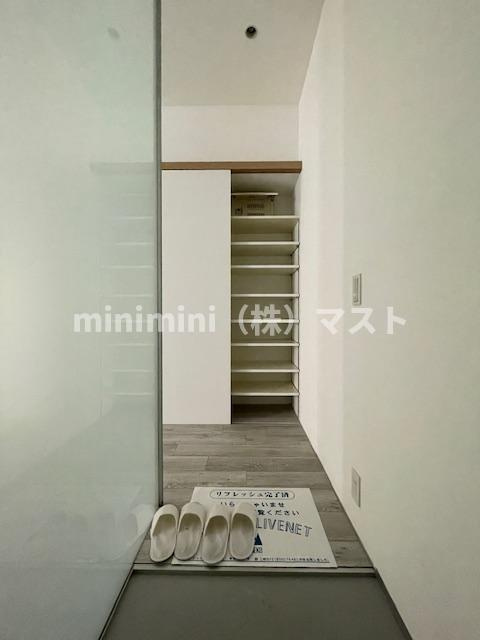 大阪市浪速区幸町１丁目の賃貸マンションの玄関