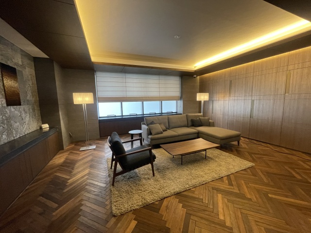 神戸市中央区北長狭通４丁目の賃貸マンションのロビー