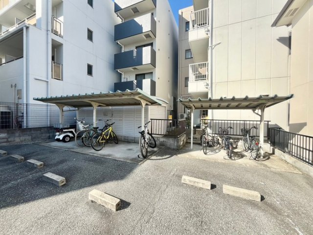 神戸市東灘区本庄町２丁目の賃貸マンションの駐車場