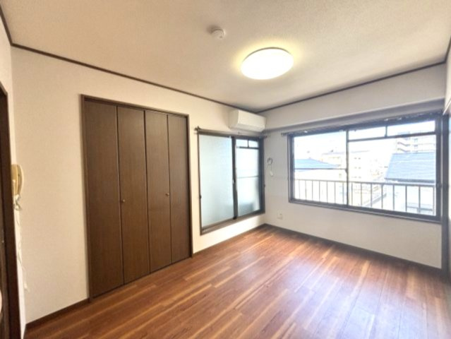 神戸市灘区福住通５丁目の賃貸マンションの居間・リビング