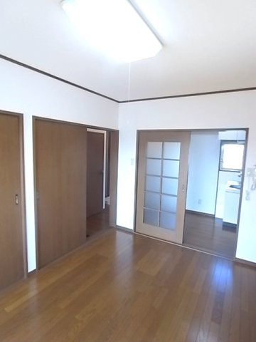 神戸市灘区福住通５丁目の賃貸マンションの居間・リビング