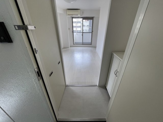 神戸市中央区下山手通８丁目の賃貸マンションの玄関