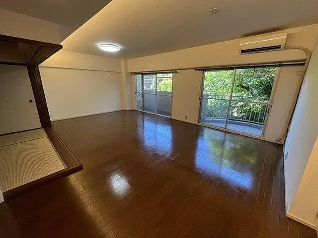 芦屋市朝日ケ丘町の賃貸マンションの居間・リビング