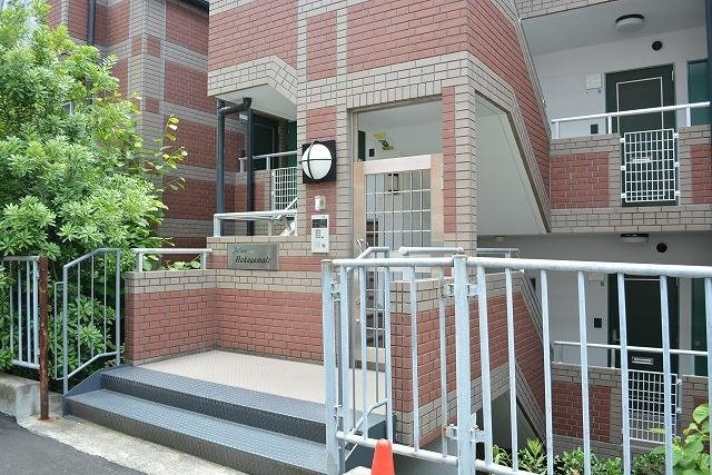 ジュリアス中山手のエントランス