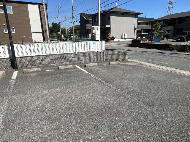 グランドコート朝陽が丘 本館の駐車場