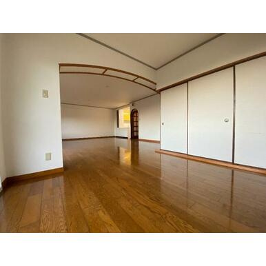 芦屋市奥山の賃貸マンションの洋室