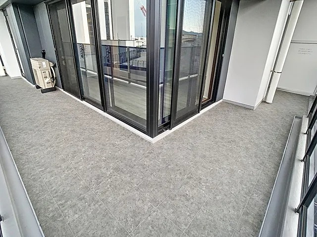 神戸市中央区新港町の賃貸マンションのバルコニー