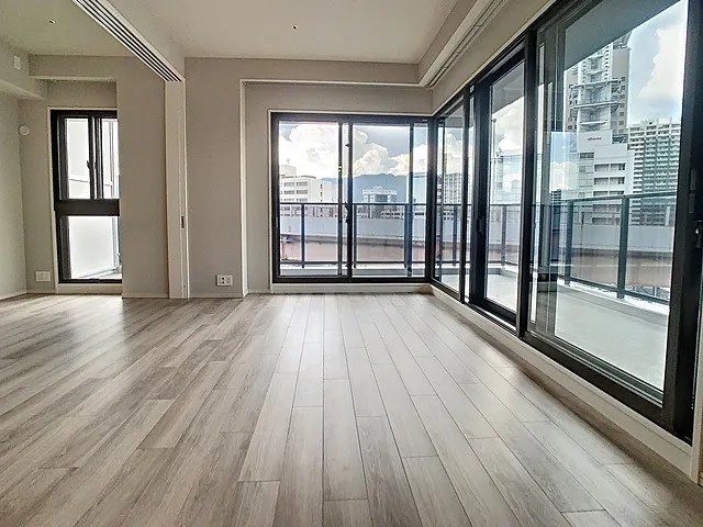 神戸市中央区新港町の賃貸マンションの居間・リビング