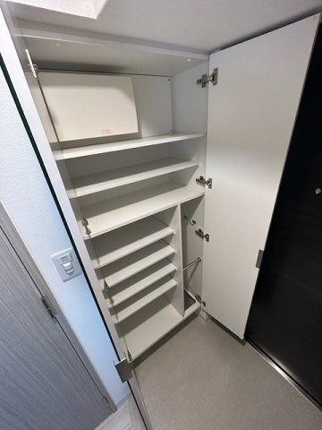 神戸市中央区琴ノ緒町４丁目の賃貸マンションの玄関