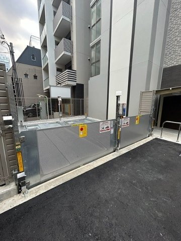 神戸市中央区琴ノ緒町４丁目の賃貸マンションの駐車場