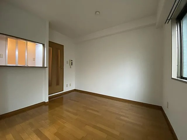神戸市中央区熊内町４丁目の賃貸マンションの居間・リビング