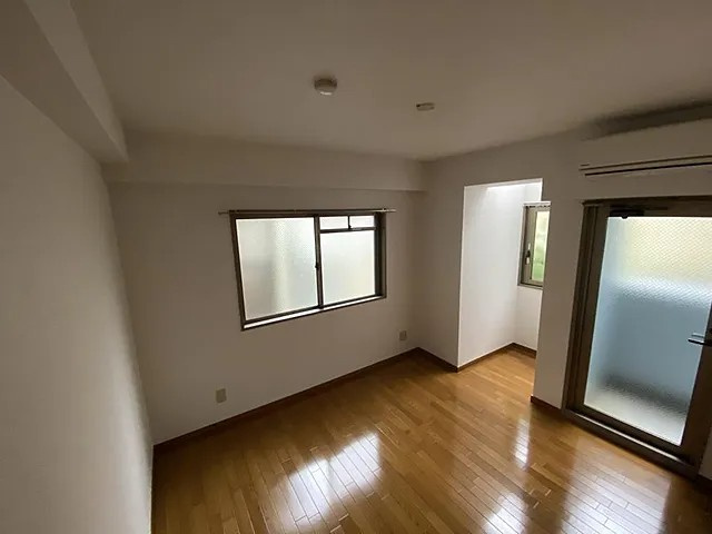 神戸市中央区熊内町４丁目の賃貸マンションの居間・リビング