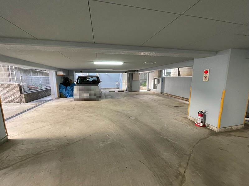 神戸市中央区熊内町４丁目の賃貸マンションの駐車場