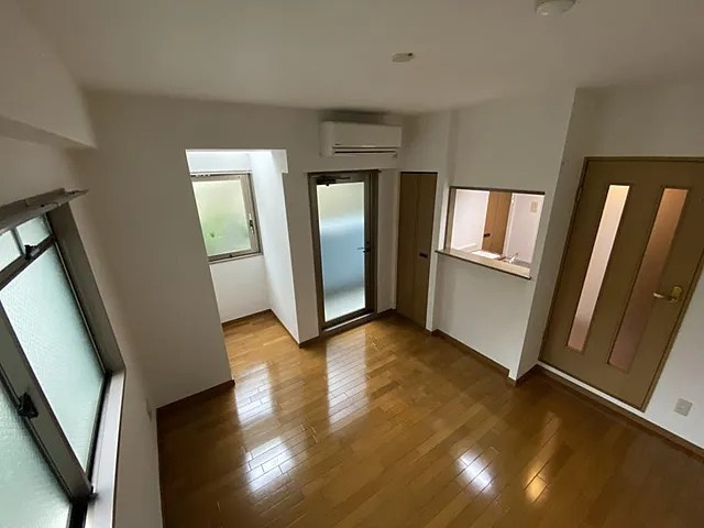 神戸市中央区熊内町４丁目の賃貸マンションの居間・リビング