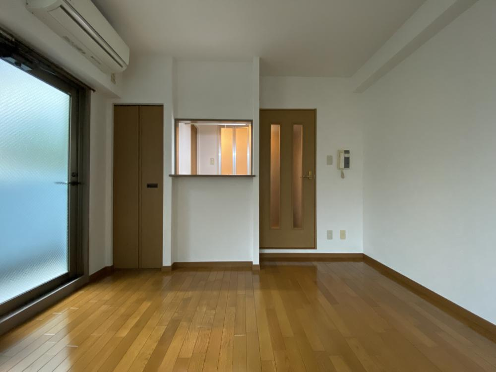 神戸市中央区熊内町４丁目の賃貸マンションの居間・リビング
