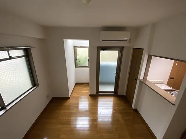 神戸市中央区熊内町４丁目の賃貸マンションの居間・リビング
