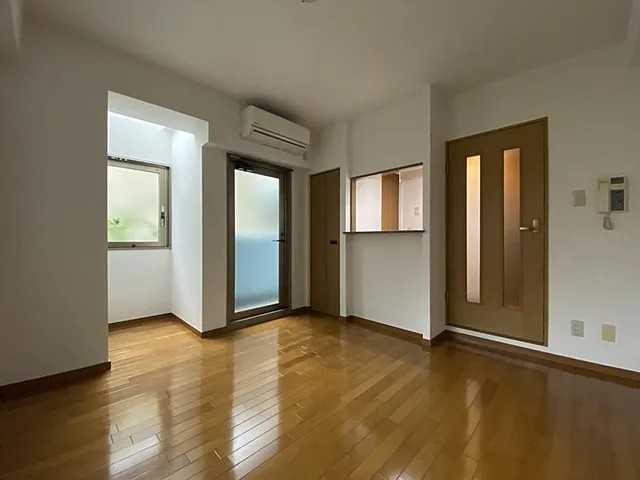 神戸市中央区熊内町４丁目の賃貸マンションの居間・リビング