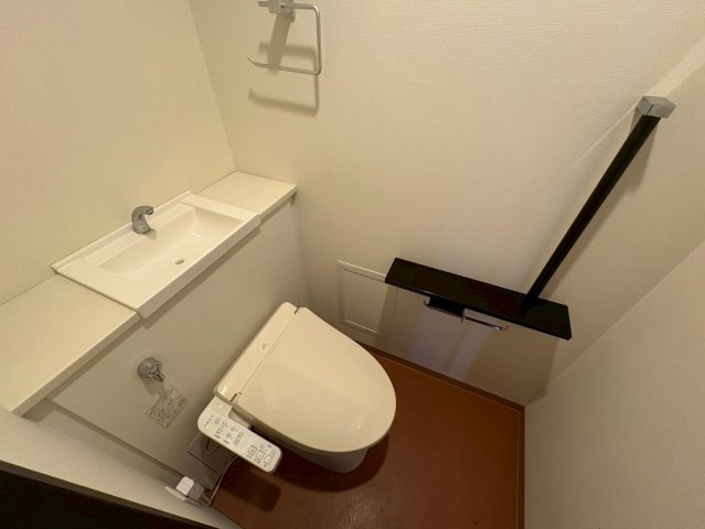 神戸市中央区伊藤町の賃貸マンションのトイレ