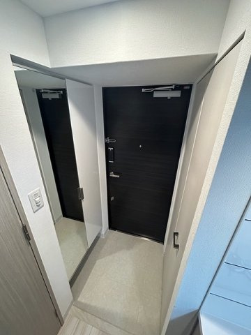 神戸市中央区琴ノ緒町４丁目の賃貸マンションの玄関