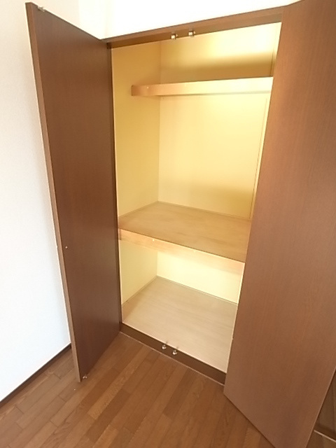 神戸市東灘区森南町１丁目の賃貸マンションの収納