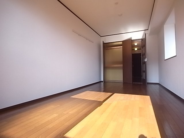 神戸市東灘区森南町１丁目の賃貸マンションの居間・リビング