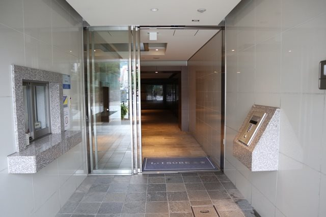 神戸市中央区磯辺通１丁目の賃貸マンションのエントランス