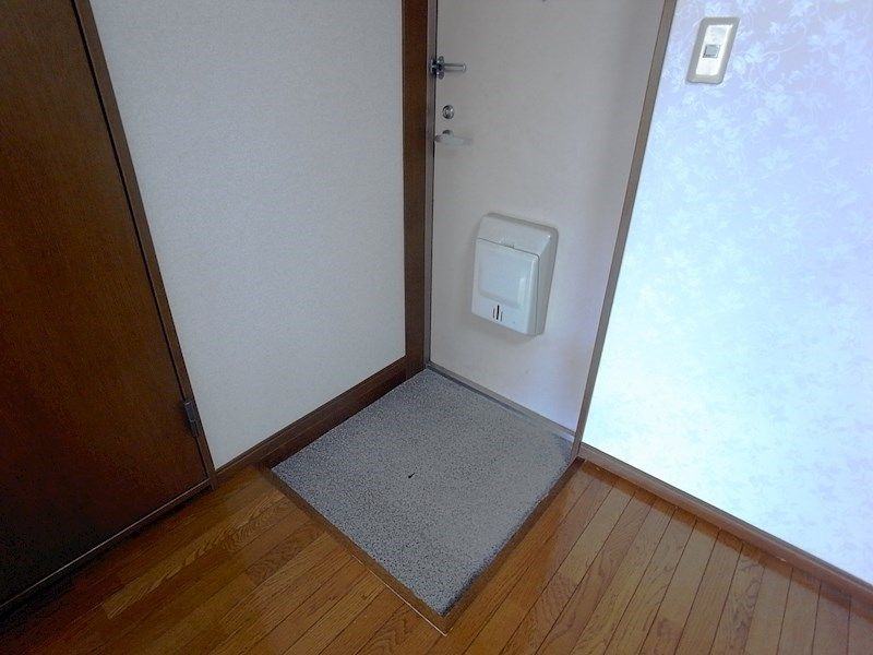 神戸市東灘区御影３丁目のアパートの玄関