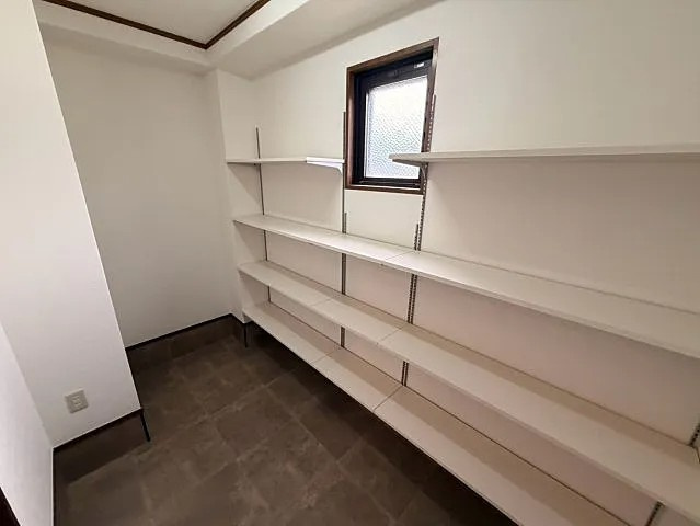 神戸市東灘区深江南町４丁目の賃貸マンションの収納