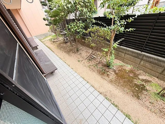 神戸市東灘区深江南町４丁目の賃貸マンションの庭