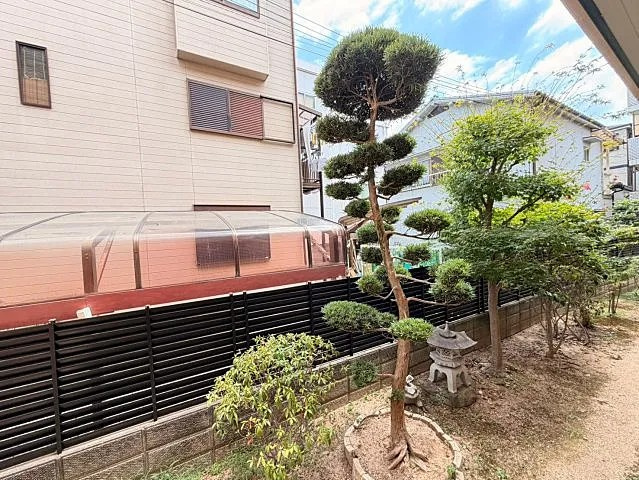神戸市東灘区深江南町４丁目の賃貸マンションの庭