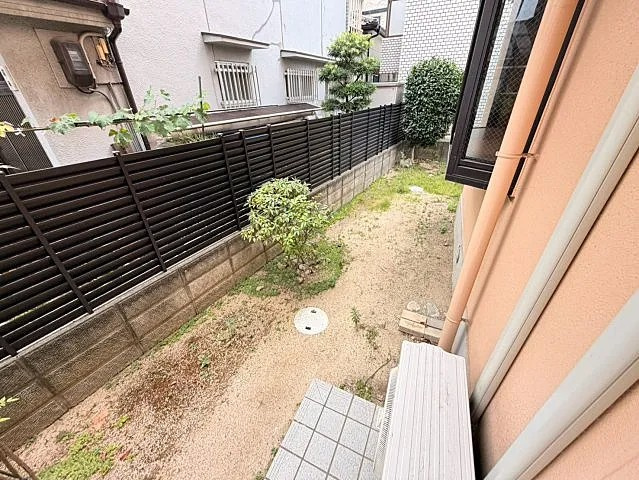 神戸市東灘区深江南町４丁目の賃貸マンションの庭