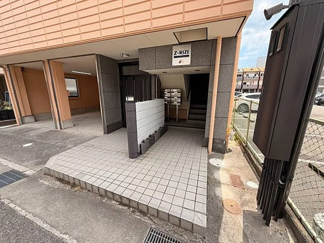神戸市東灘区深江南町４丁目の賃貸マンションのエントランス