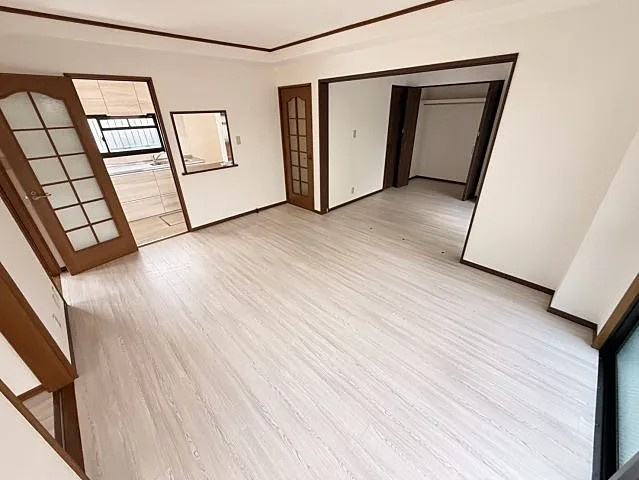 神戸市東灘区深江南町４丁目の賃貸マンションの居間・リビング