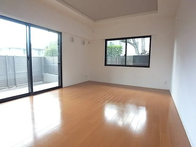 神戸市東灘区住吉本町３丁目の賃貸マンションの居間・リビング