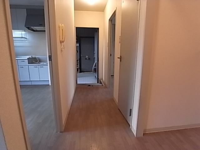 芦屋市川西町のアパートの玄関