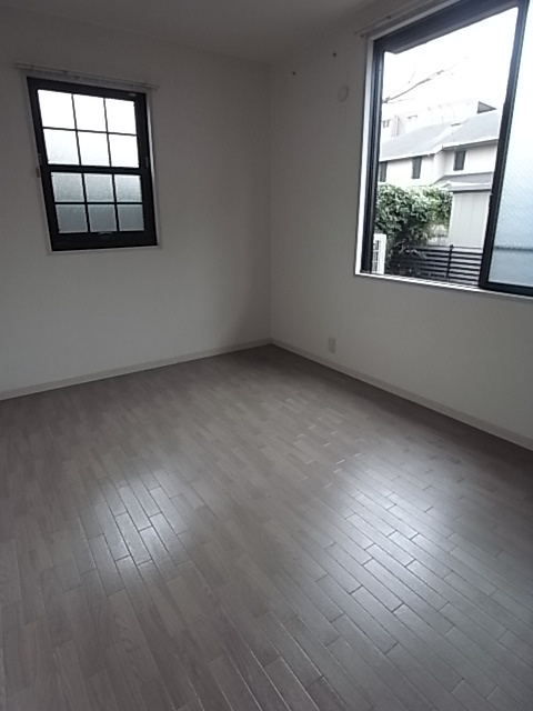 芦屋市川西町のアパートの居間・リビング