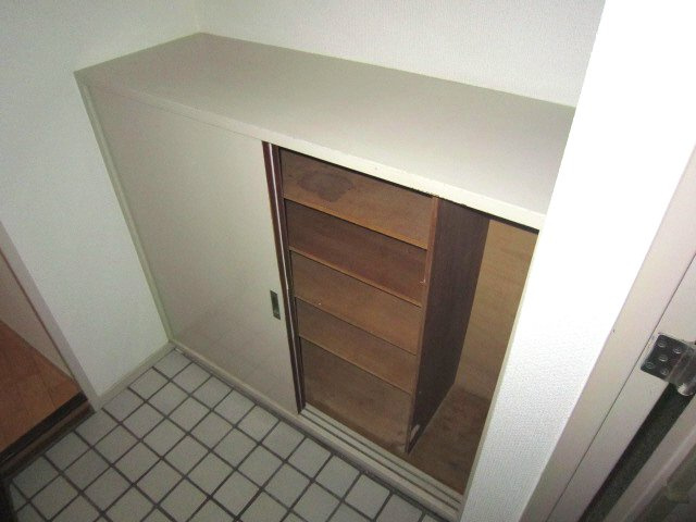下山手セントラルハイツの玄関