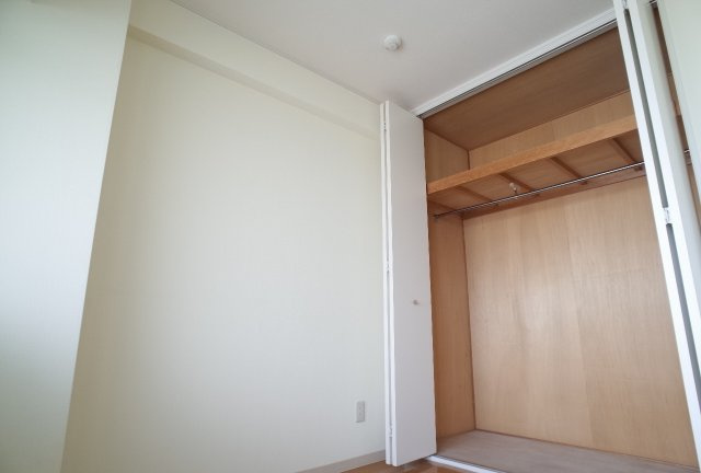 芦屋市平田町の賃貸マンションの収納