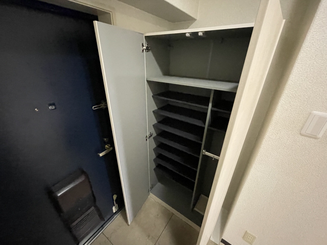 芦屋市平田町の賃貸マンションの玄関