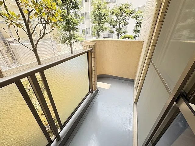 芦屋市平田町の賃貸マンションのバルコニー