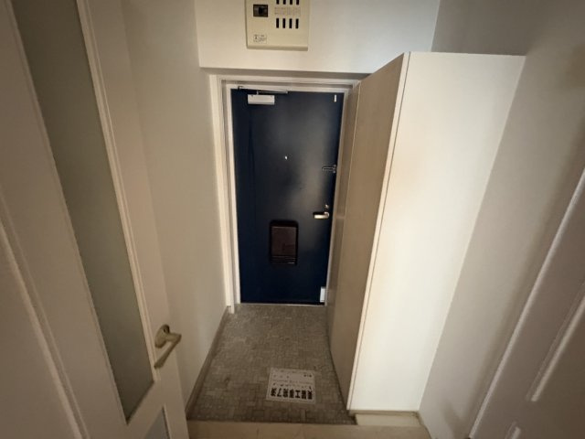 芦屋市平田町の賃貸マンションの玄関