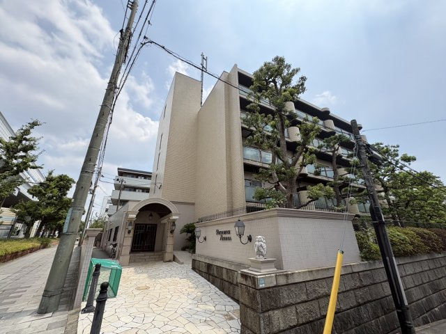 芦屋市平田町の賃貸マンションのエントランス