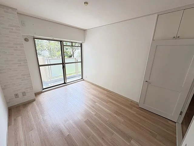 芦屋市平田町の賃貸マンションの居間・リビング