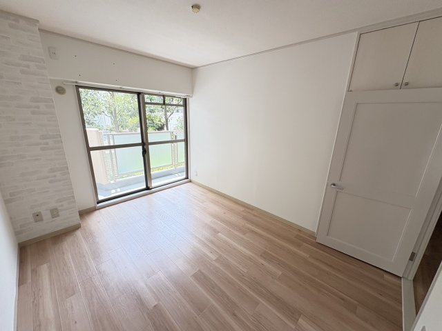 芦屋市平田町の賃貸マンションの居間・リビング