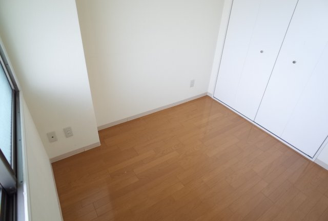 芦屋市平田町の賃貸マンションの居間・リビング